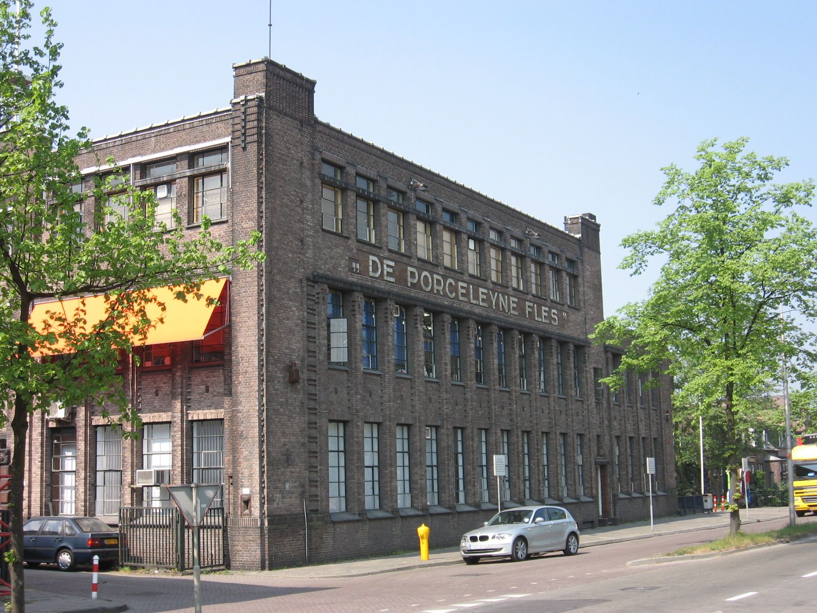 https://mdw-travel-data-us-east-1.s3.amazonaws.com/img/country/Netherlands/Royal-Delft---Koninklijke-Porceleyne-Fles/img_01.jpg