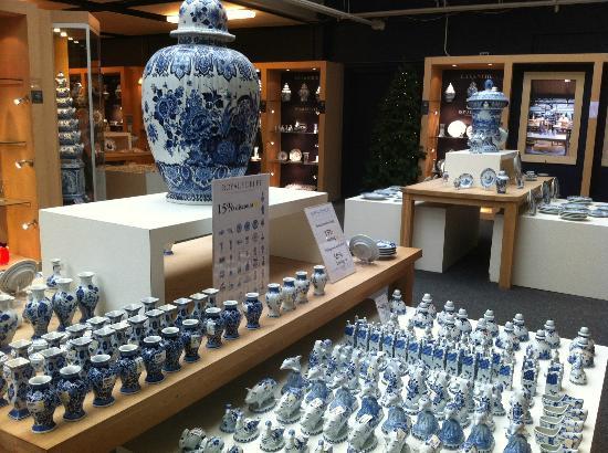 https://mdw-travel-data-us-east-1.s3.amazonaws.com/img/country/Netherlands/Royal-Delft-Koninklijke-Porceleyne-Fles/img_00.jpg