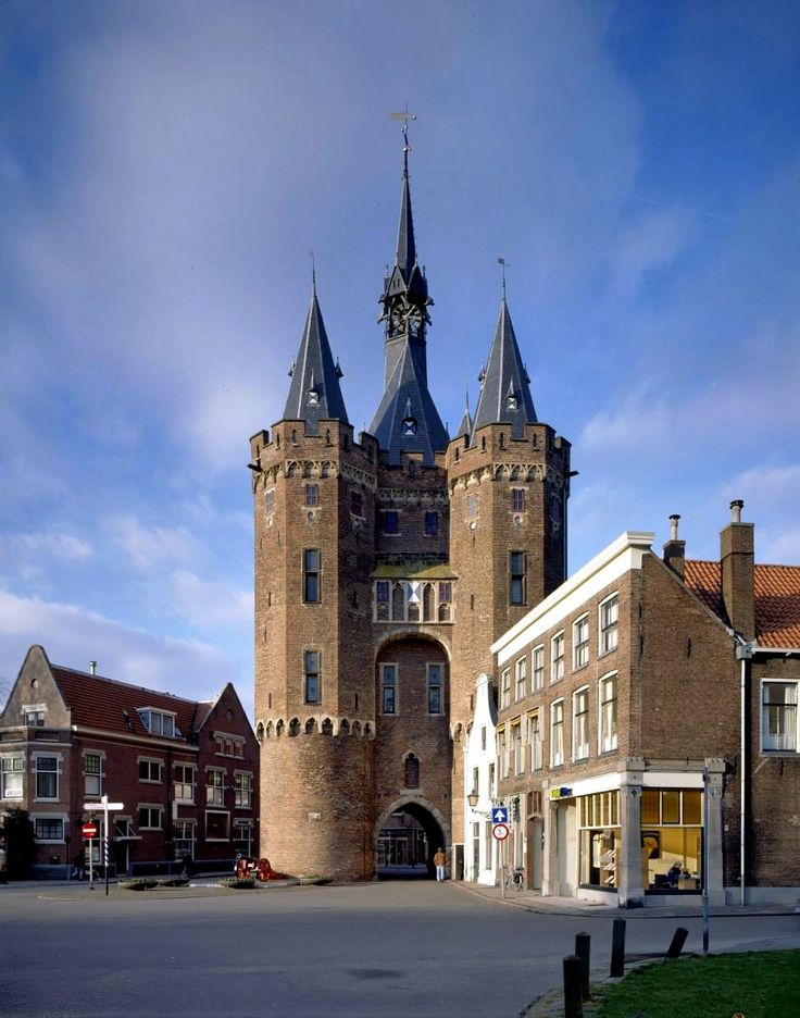 https://mdw-travel-data-us-east-1.s3.amazonaws.com/img/country/Netherlands/Sassenpoort/img_00.jpg