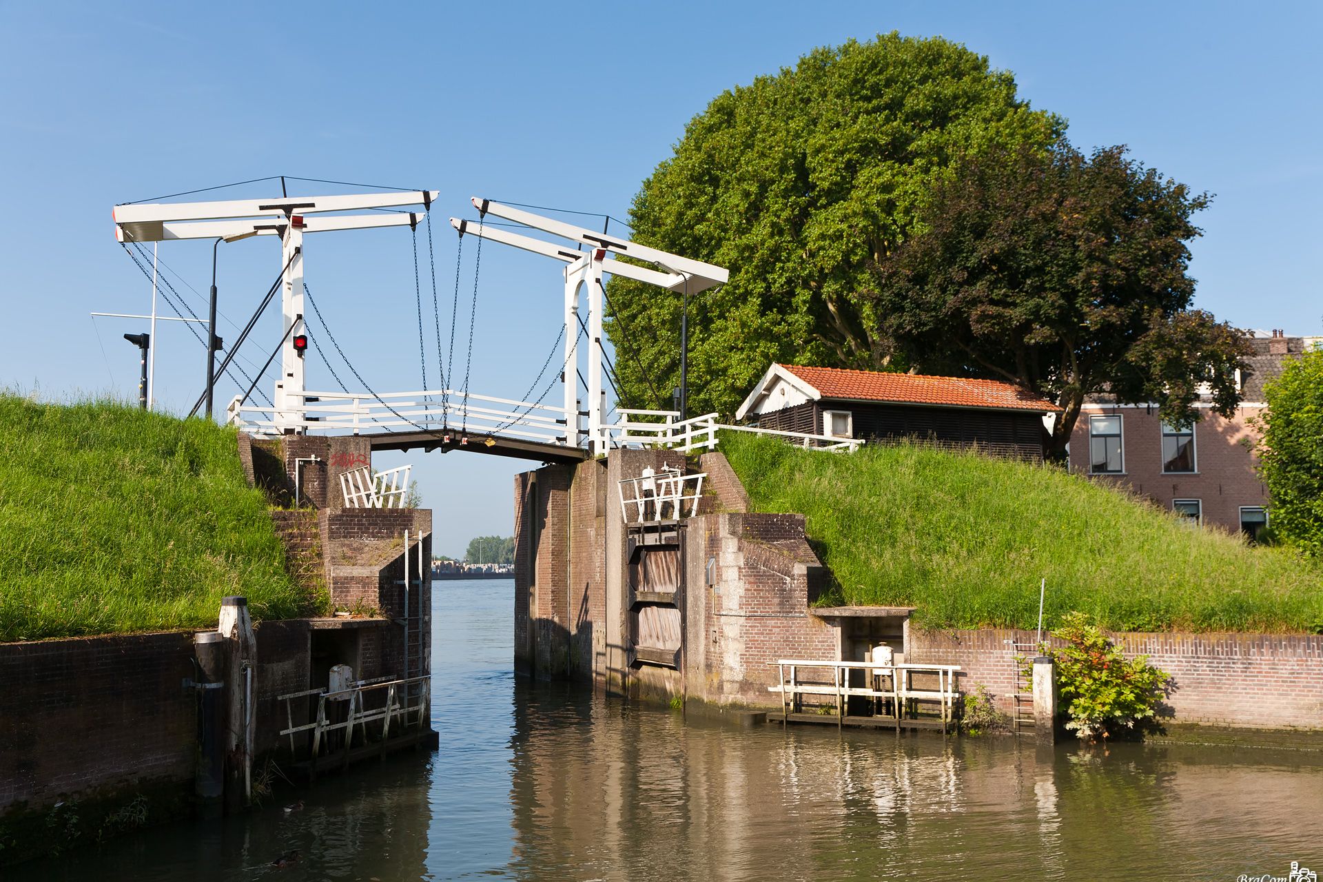 https://mdw-travel-data-us-east-1.s3.amazonaws.com/img/country/Netherlands/Schoonhoven/img_01.jpg