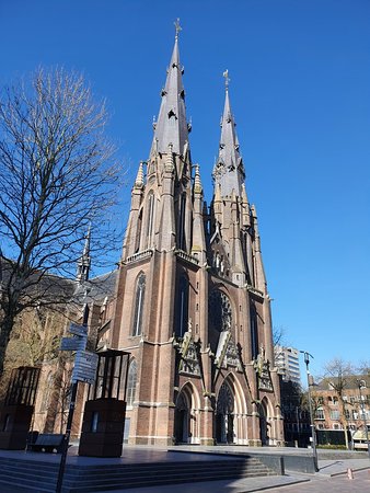 https://mdw-travel-data-us-east-1.s3.amazonaws.com/img/country/Netherlands/Sint-Catharinakerk/img_00.jpg