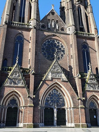 https://mdw-travel-data-us-east-1.s3.amazonaws.com/img/country/Netherlands/Sint-Catharinakerk/img_01.jpg