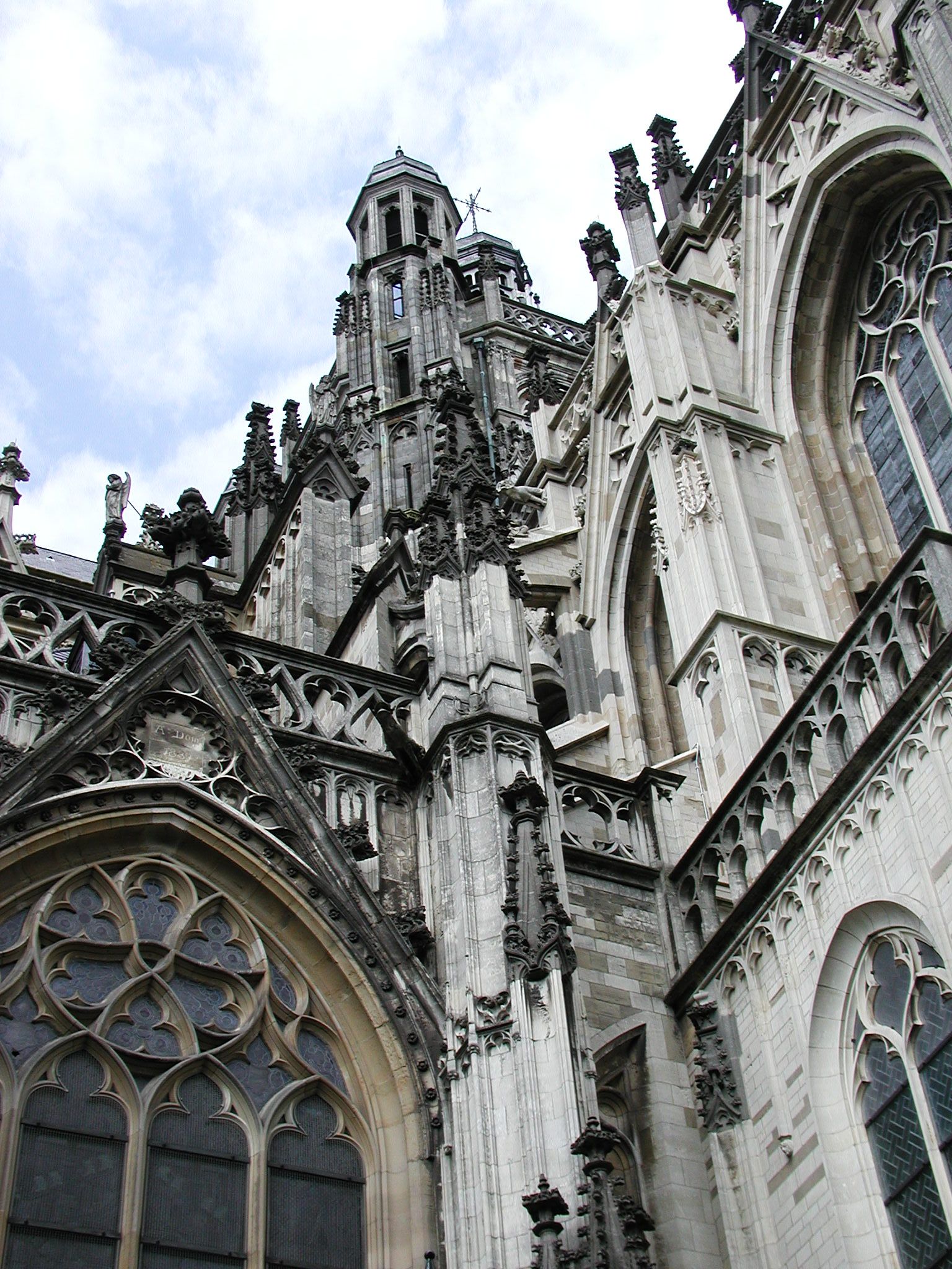 https://mdw-travel-data-us-east-1.s3.amazonaws.com/img/country/Netherlands/Sint-Janskathedraal/img_01.jpg