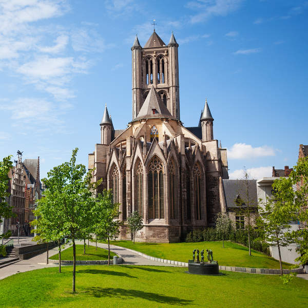 https://mdw-travel-data-us-east-1.s3.amazonaws.com/img/country/Netherlands/St-George-Church/img_01.jpg