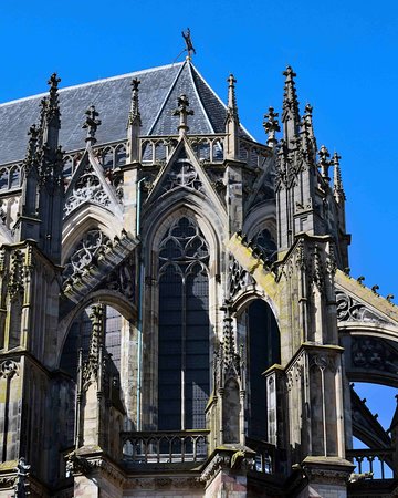 https://mdw-travel-data-us-east-1.s3.amazonaws.com/img/country/Netherlands/St-Martins-Cathedral/img_03.jpg