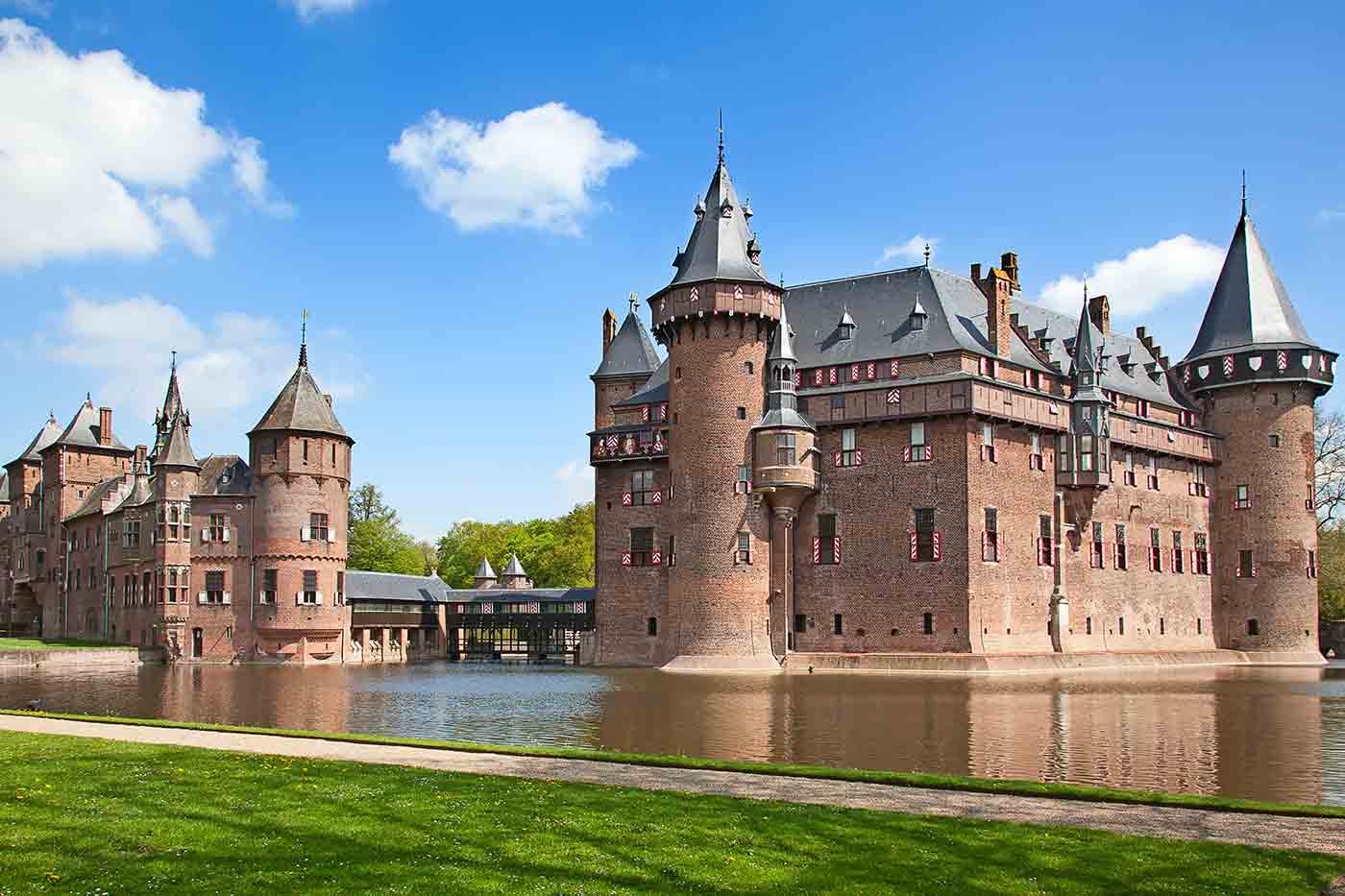 https://mdw-travel-data-us-east-1.s3.amazonaws.com/img/country/Netherlands/Stadsschouwburg-Utrecht/img_01.jpg