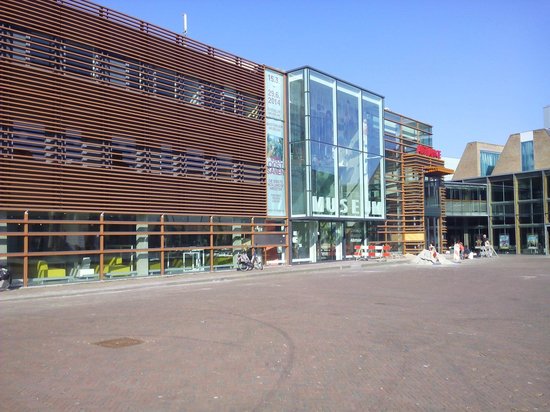 https://mdw-travel-data-us-east-1.s3.amazonaws.com/img/country/Netherlands/Stedelijk-Museum-Alkmaar/img_00.jpg