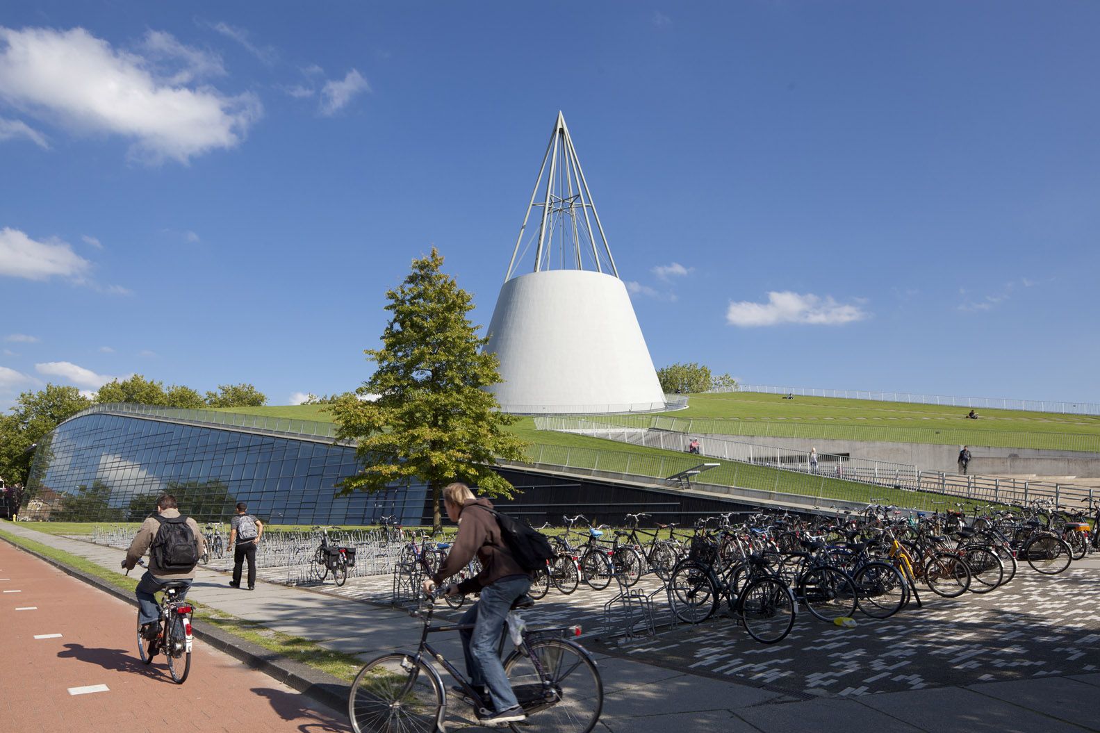 https://mdw-travel-data-us-east-1.s3.amazonaws.com/img/country/Netherlands/TU-Delft-Library/img_03.jpg
