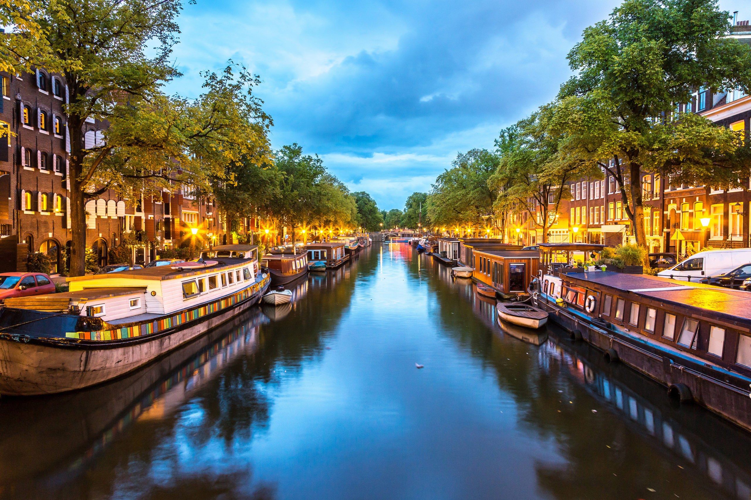 https://mdw-travel-data-us-east-1.s3.amazonaws.com/img/country/Netherlands/The-Blue-Print/img_00.jpg