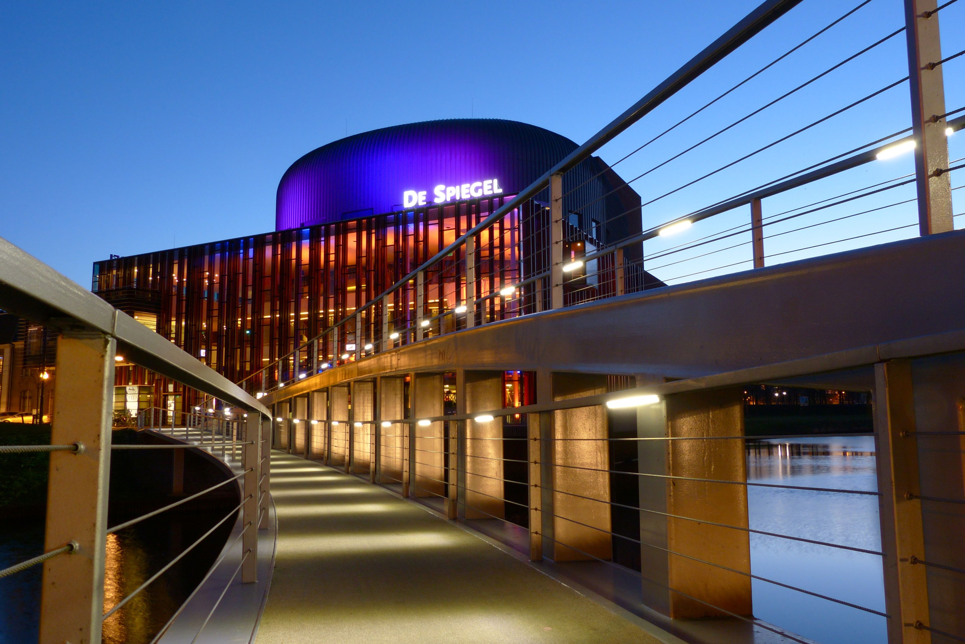https://mdw-travel-data-us-east-1.s3.amazonaws.com/img/country/Netherlands/Theater-de-Spiegel/img_01.jpg