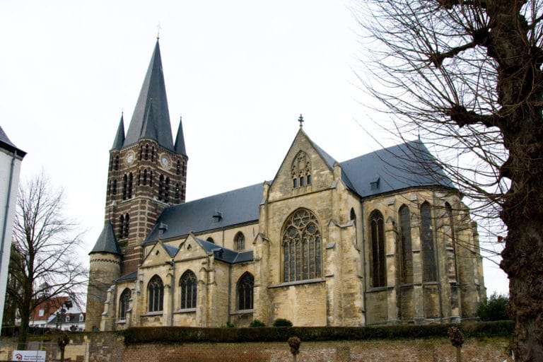 https://mdw-travel-data-us-east-1.s3.amazonaws.com/img/country/Netherlands/Thorn-Castle/img_03.jpg