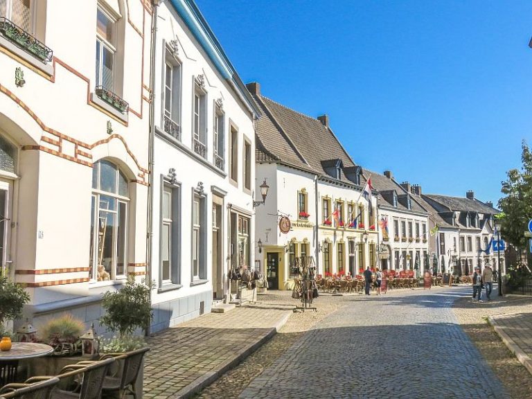 https://mdw-travel-data-us-east-1.s3.amazonaws.com/img/country/Netherlands/Thorn/img_01.jpg