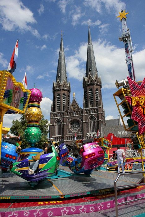 https://mdw-travel-data-us-east-1.s3.amazonaws.com/img/country/Netherlands/Tilburgse-Kermis/img_01.jpg