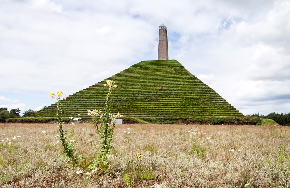 https://mdw-travel-data-us-east-1.s3.amazonaws.com/img/country/Netherlands/Utrechtse-Heuvelrug-National-Park/img_02.jpg