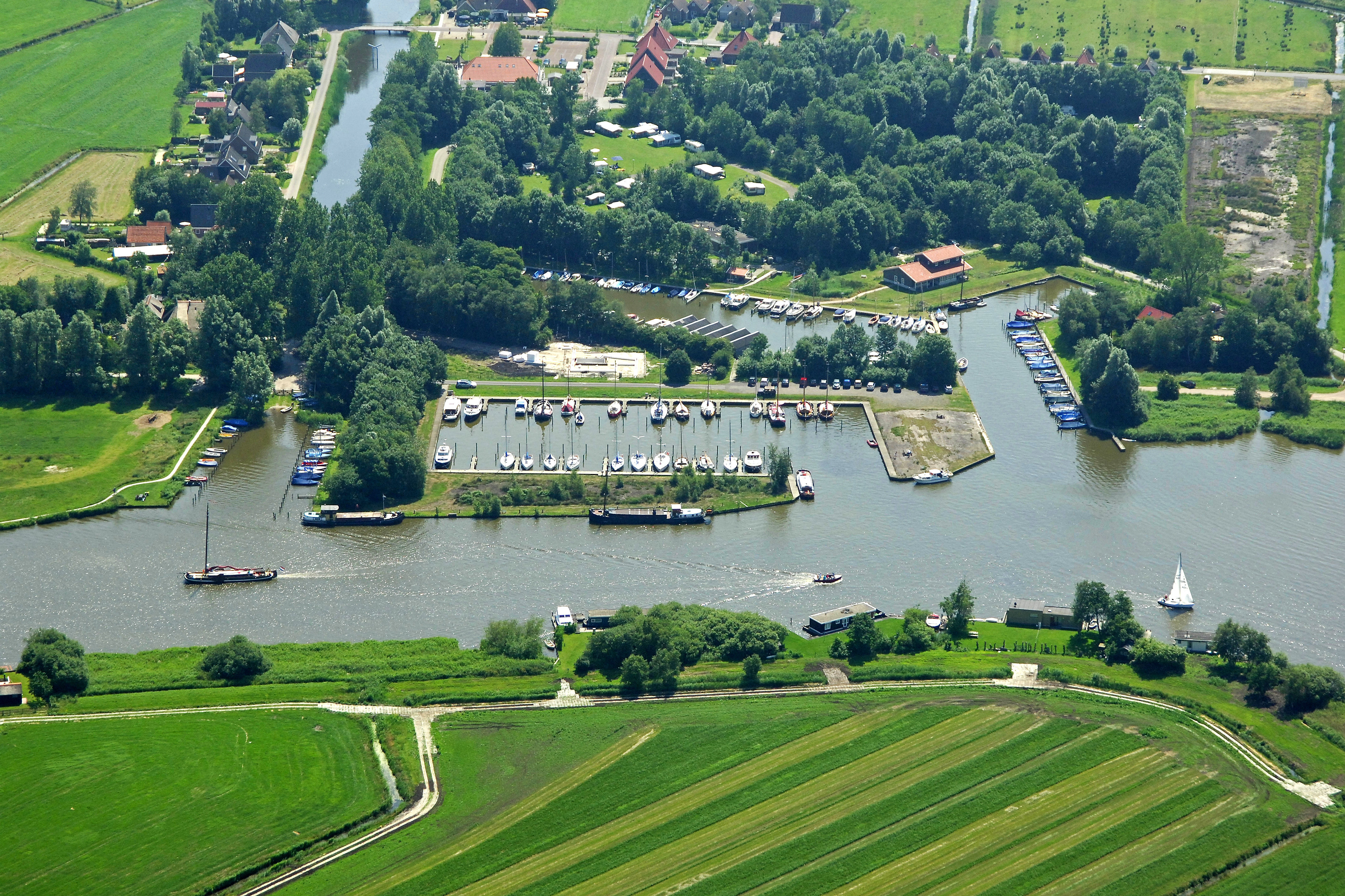 https://mdw-travel-data-us-east-1.s3.amazonaws.com/img/country/Netherlands/Veenhoop/img_00.jpg