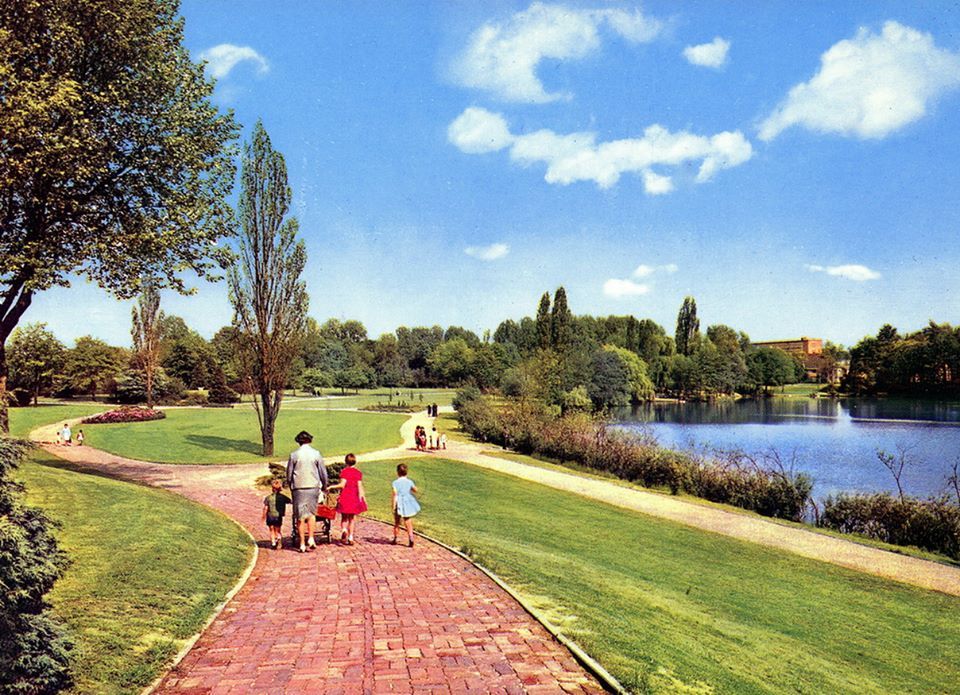 https://mdw-travel-data-us-east-1.s3.amazonaws.com/img/country/Netherlands/Vijverpark/img_00.jpg