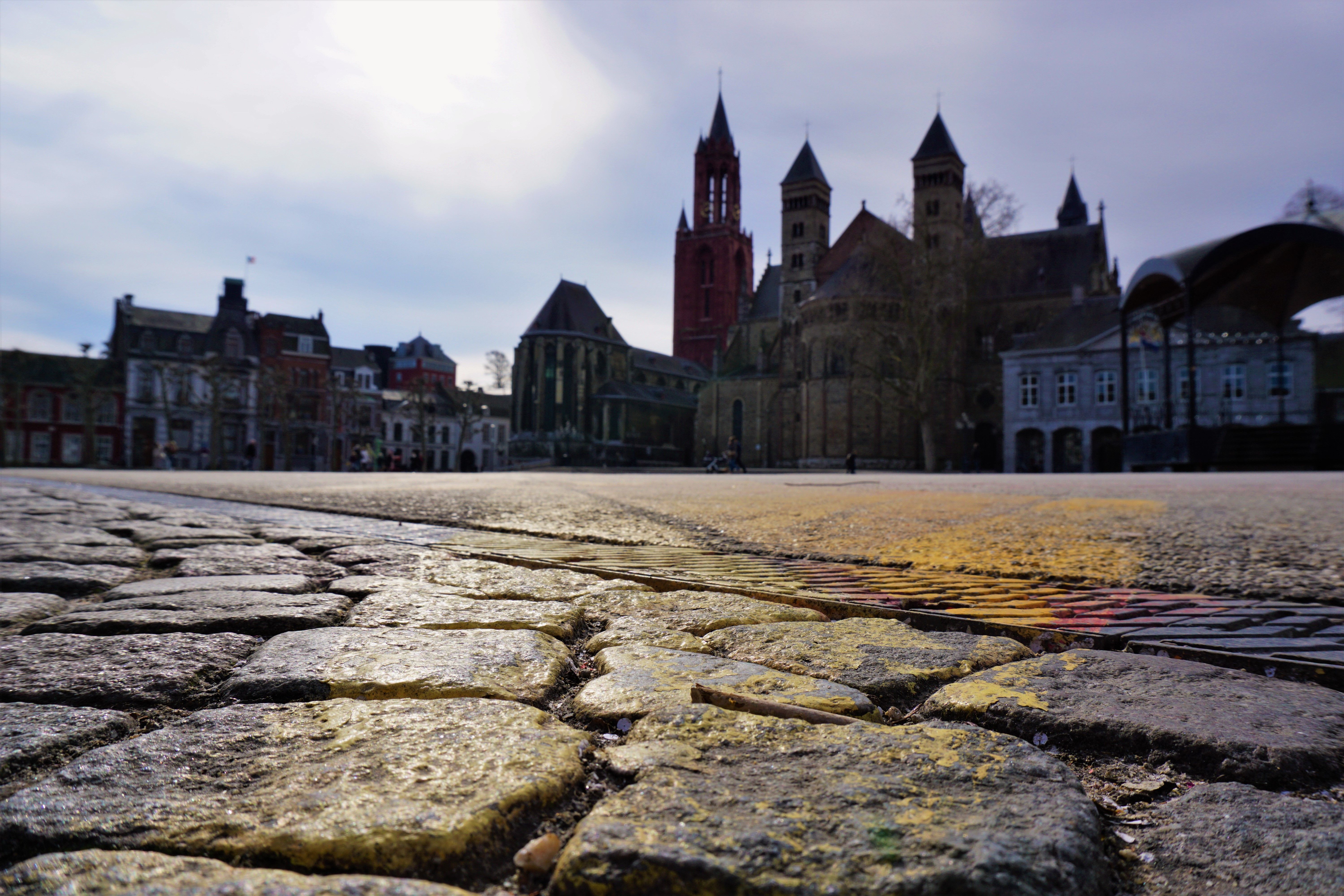 https://mdw-travel-data-us-east-1.s3.amazonaws.com/img/country/Netherlands/Vrijthof/img_01.jpg