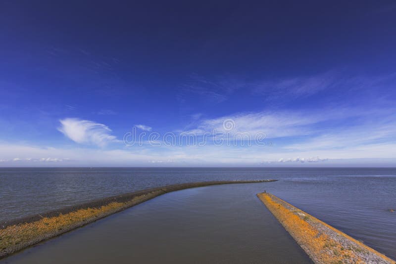 https://mdw-travel-data-us-east-1.s3.amazonaws.com/img/country/Netherlands/Waddensea/img_01.jpg