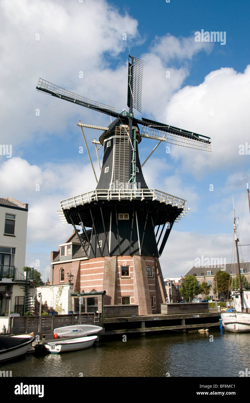 https://mdw-travel-data-us-east-1.s3.amazonaws.com/img/country/Netherlands/Windmill-De-Adriaan/img_02.jpg