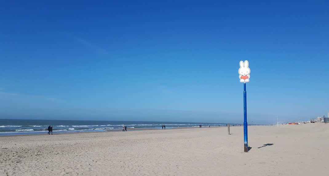 https://mdw-travel-data-us-east-1.s3.amazonaws.com/img/country/Netherlands/Zandvoort-Beach/img_02.jpg
