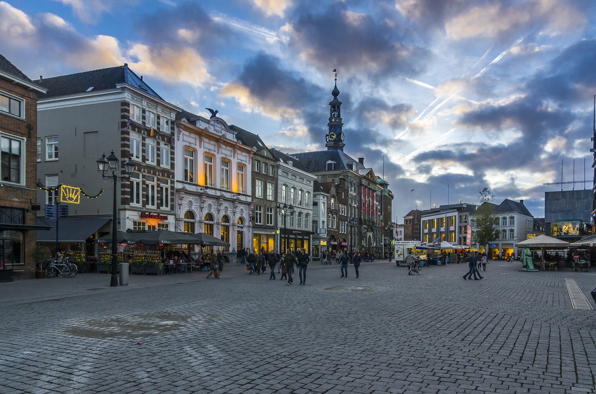 https://mdw-travel-data-us-east-1.s3.amazonaws.com/img/country/Netherlands/s-Hertogenbosch-City-Hall/img_03.jpg