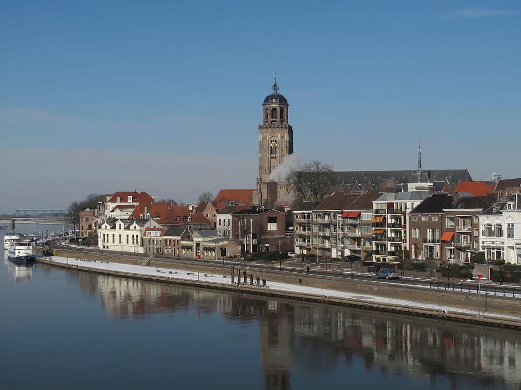 https://mdw-travel-data-us-east-1.s3.amazonaws.com/img/country/Netherlands/s-Hertogenbosch-Wilhelminabrug/img_02.jpg