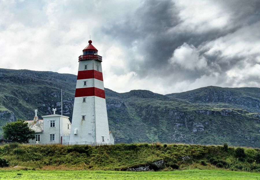 https://mdw-travel-data-us-east-1.s3.amazonaws.com/img/country/Norway/Alnes-Lighthouse/img_02.jpg