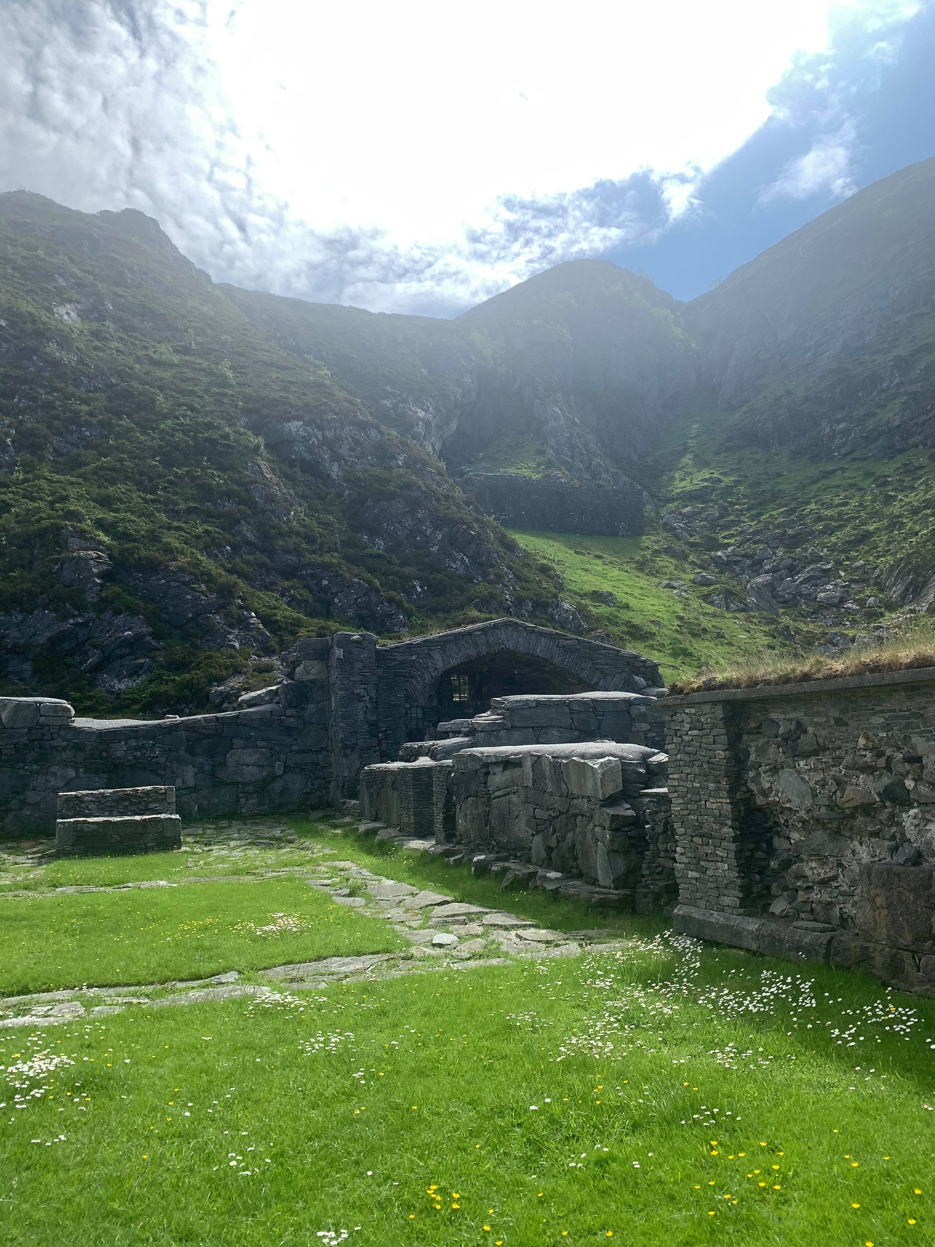 https://mdw-travel-data-us-east-1.s3.amazonaws.com/img/country/Norway/Ansgar-Monastery-Ruin/img_02.jpg