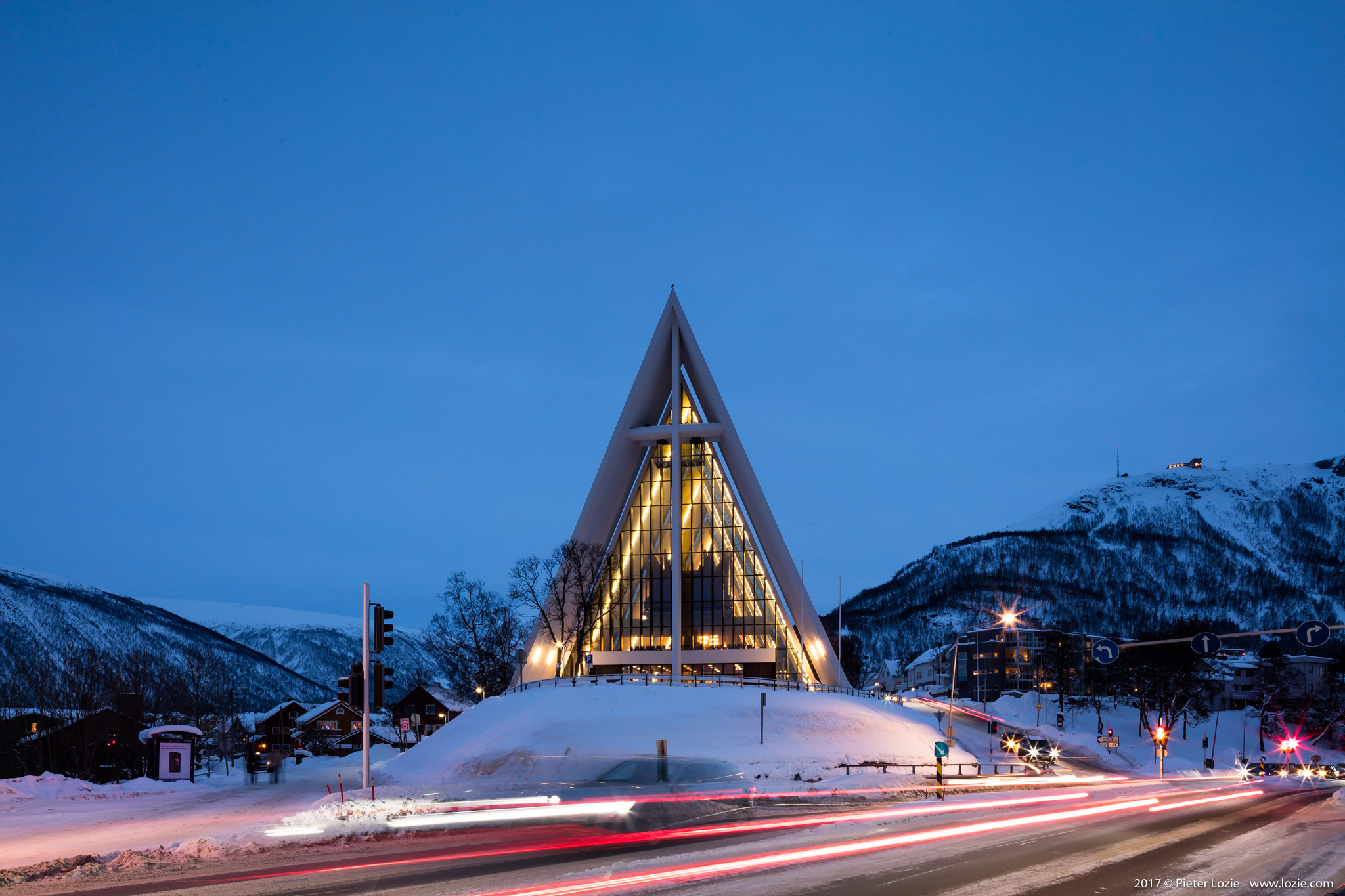 https://mdw-travel-data-us-east-1.s3.amazonaws.com/img/country/Norway/Arctic-Cathedral/img_01.jpg