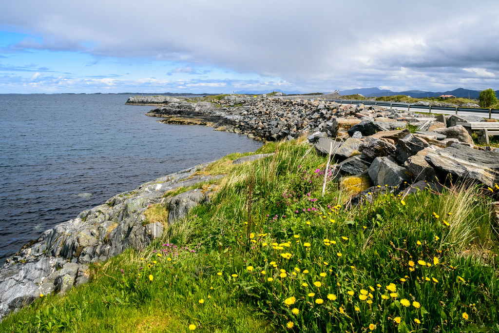 https://mdw-travel-data-us-east-1.s3.amazonaws.com/img/country/Norway/Atlanterhavsveien/img_03.jpg
