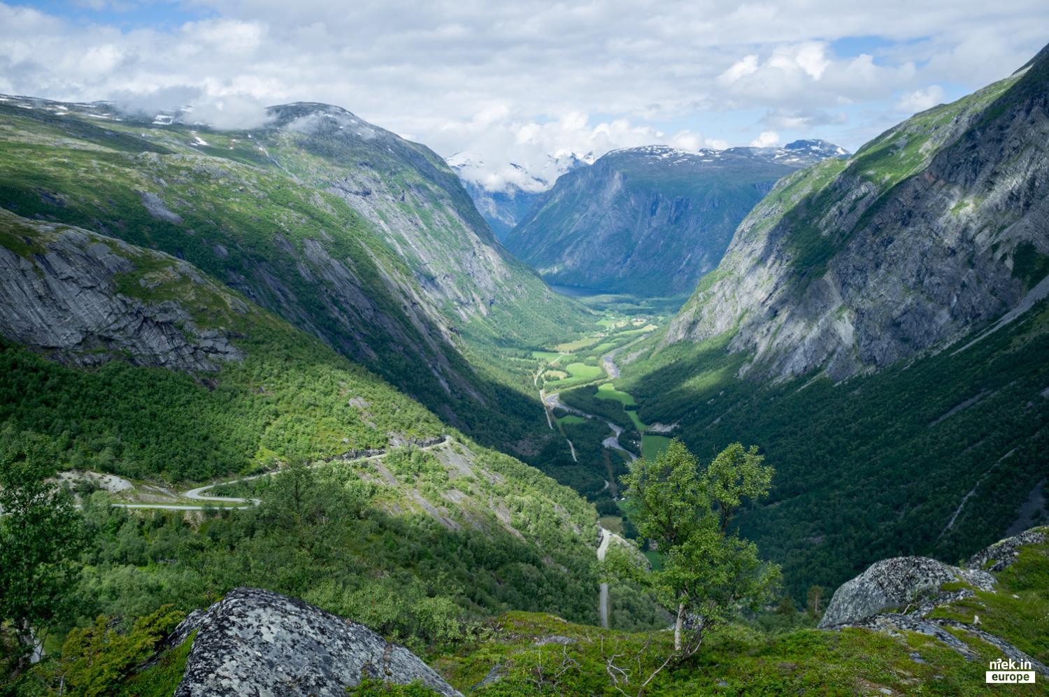 https://mdw-travel-data-us-east-1.s3.amazonaws.com/img/country/Norway/Aursjovegen/img_00.jpg