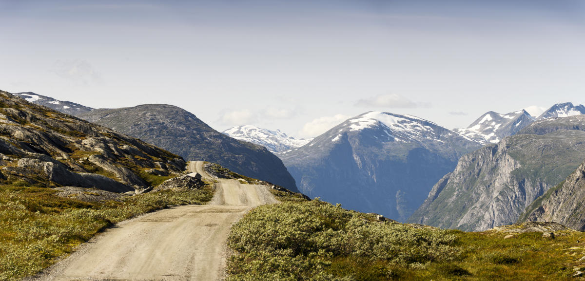 https://mdw-travel-data-us-east-1.s3.amazonaws.com/img/country/Norway/Aursjovegen/img_02.jpg
