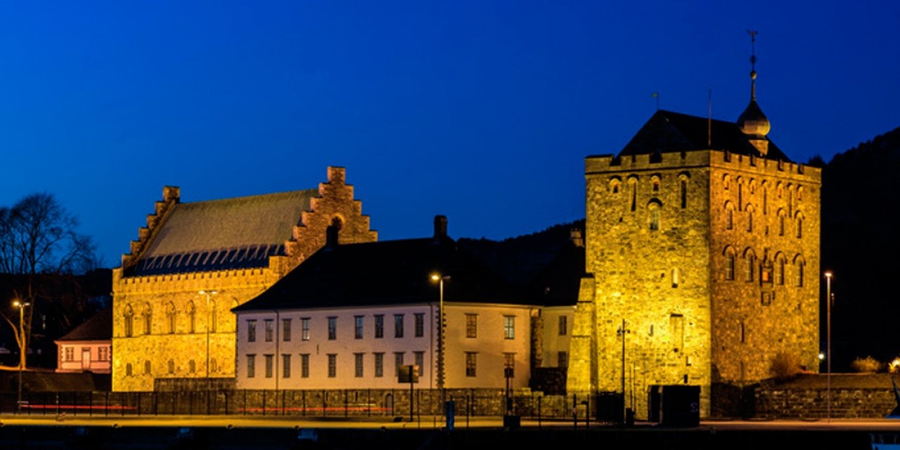 https://mdw-travel-data-us-east-1.s3.amazonaws.com/img/country/Norway/Bergenhus-Fortress/img_03.jpg