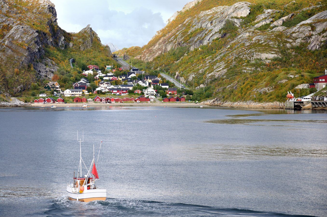 https://mdw-travel-data-us-east-1.s3.amazonaws.com/img/country/Norway/Bodo-Harbor/img_02.jpg