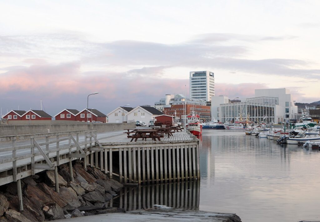 https://mdw-travel-data-us-east-1.s3.amazonaws.com/img/country/Norway/Bodo-Public-Library/img_02.jpg