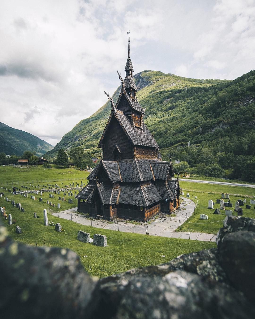 https://mdw-travel-data-us-east-1.s3.amazonaws.com/img/country/Norway/Borgund-Church-Borgund-Kirke/img_02.jpg