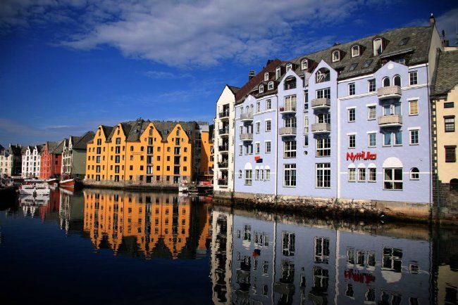 https://mdw-travel-data-us-east-1.s3.amazonaws.com/img/country/Norway/Brosundet-i-Alesund/img_00.jpg