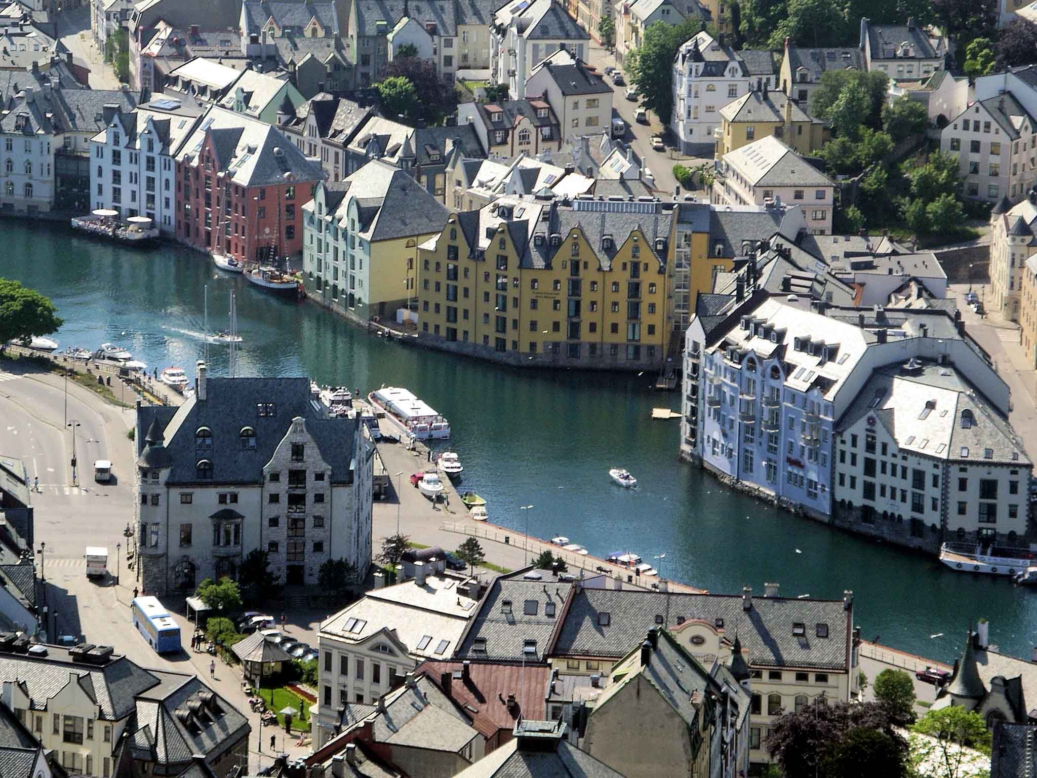 https://mdw-travel-data-us-east-1.s3.amazonaws.com/img/country/Norway/Brosundet/img_03.jpg