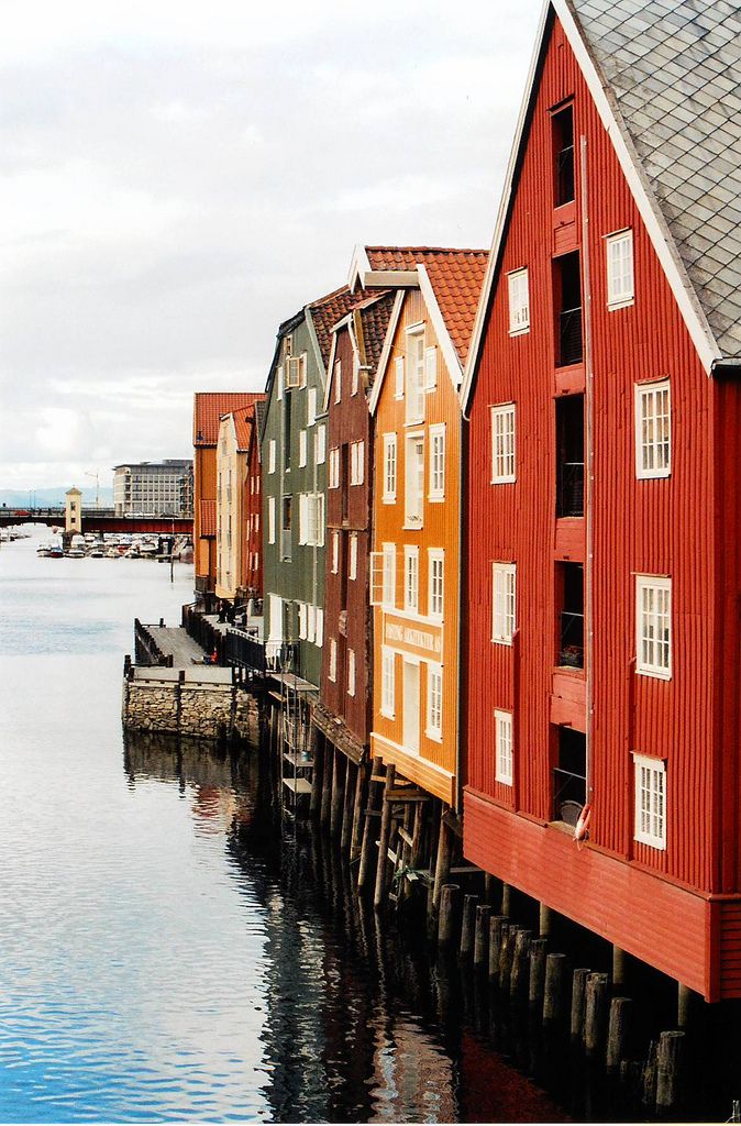 https://mdw-travel-data-us-east-1.s3.amazonaws.com/img/country/Norway/Bryggen/img_01.jpg