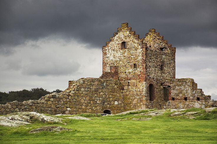 https://mdw-travel-data-us-east-1.s3.amazonaws.com/img/country/Norway/Castle-Ruins-Hamar/img_00.jpg