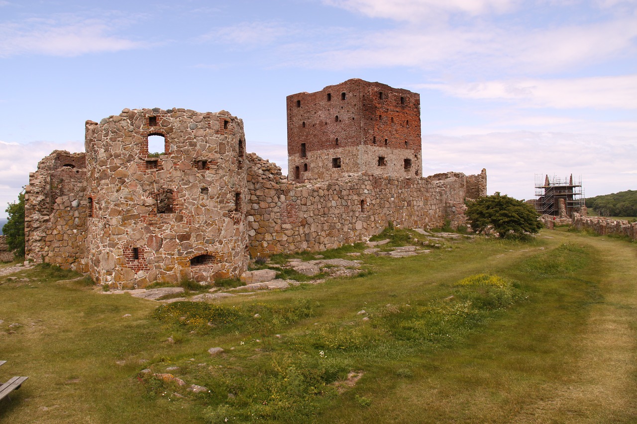 https://mdw-travel-data-us-east-1.s3.amazonaws.com/img/country/Norway/Castle-Ruins-Hamar/img_02.jpg