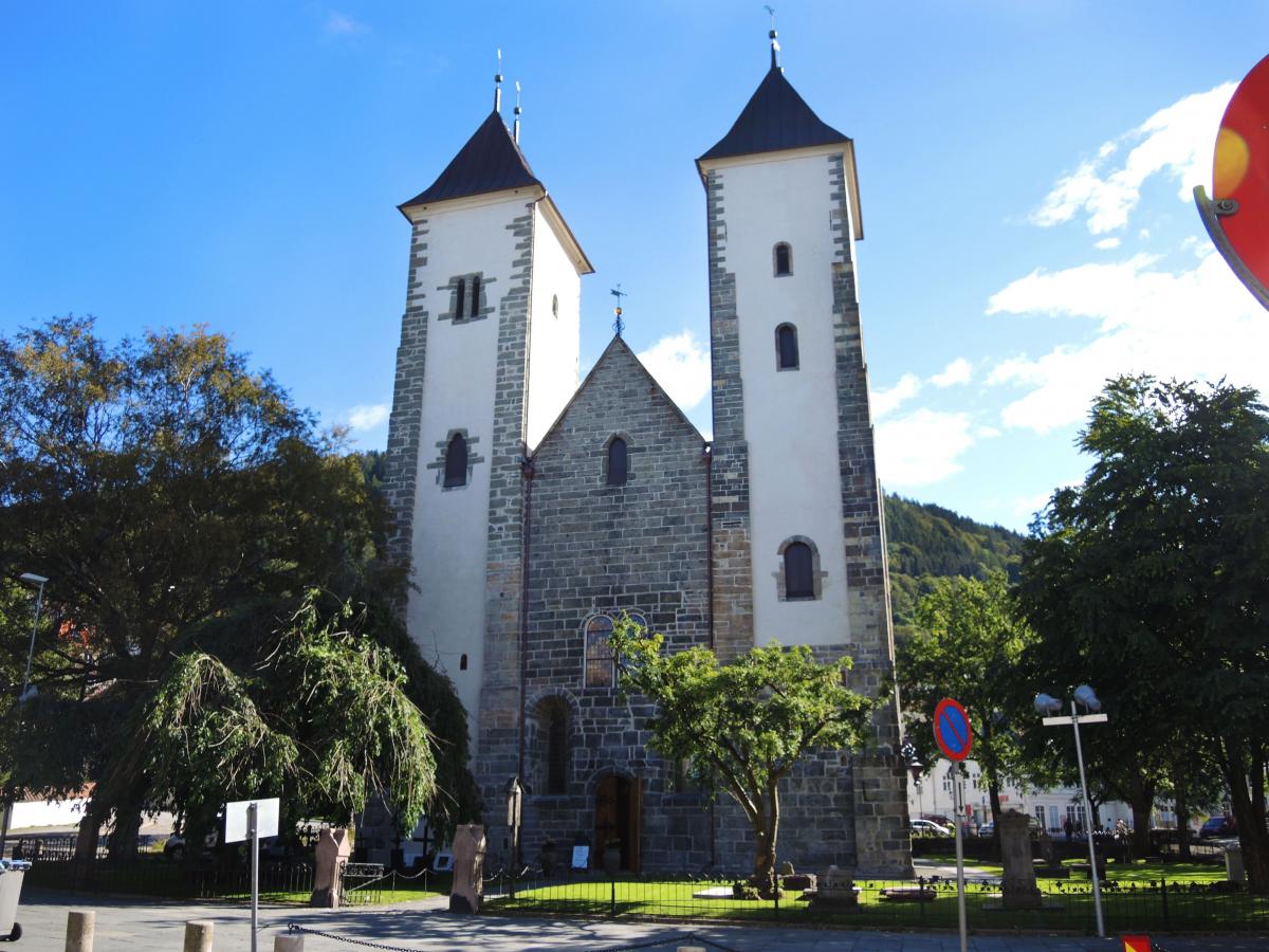 https://mdw-travel-data-us-east-1.s3.amazonaws.com/img/country/Norway/Church-of-St-Michael/img_02.jpg
