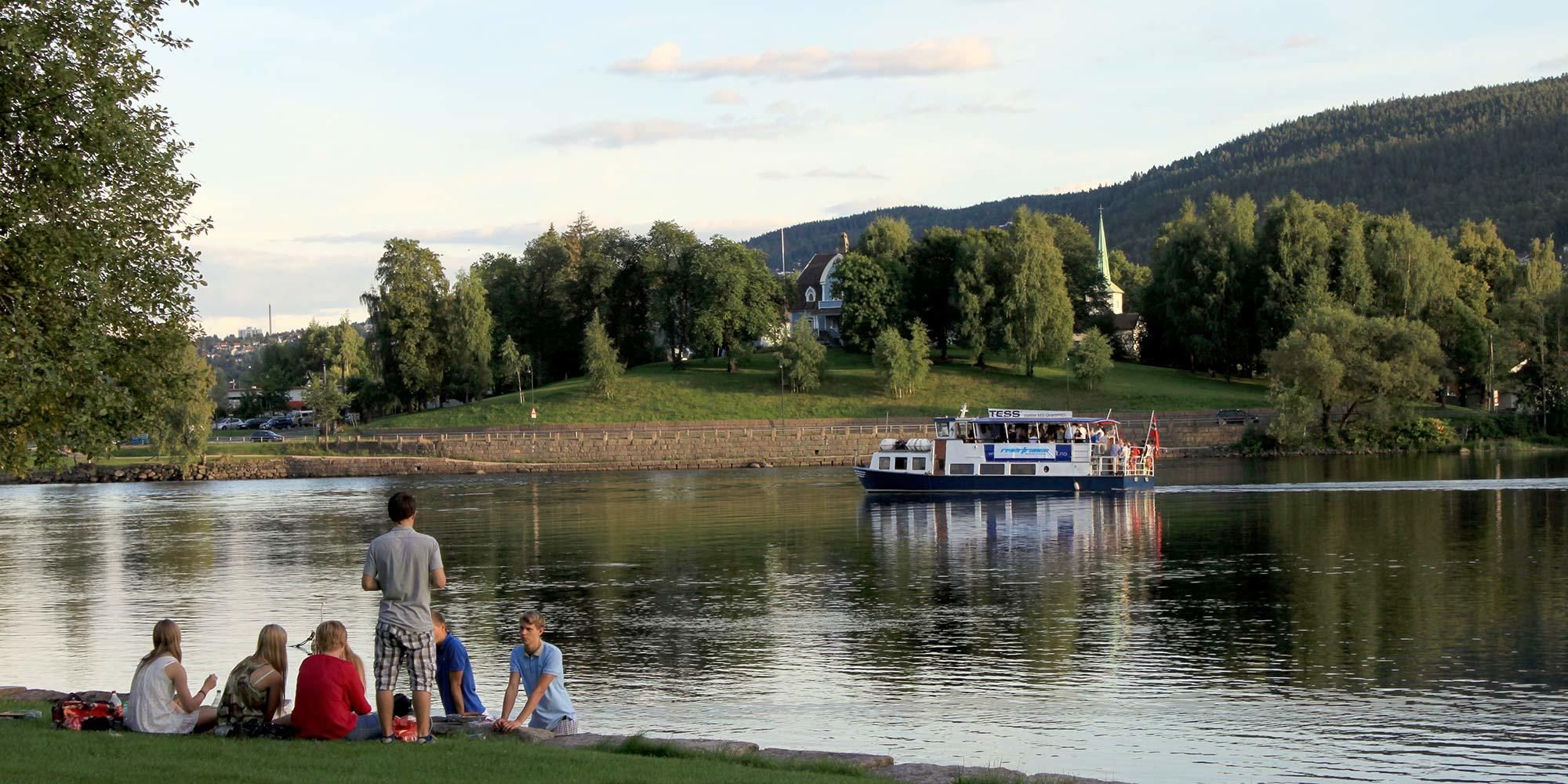 https://mdw-travel-data-us-east-1.s3.amazonaws.com/img/country/Norway/Drammen-River-Promenade/img_03.jpg