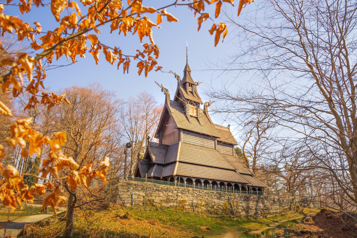 https://mdw-travel-data-us-east-1.s3.amazonaws.com/img/country/Norway/Fantoft-Stave-Church/img_02.jpg