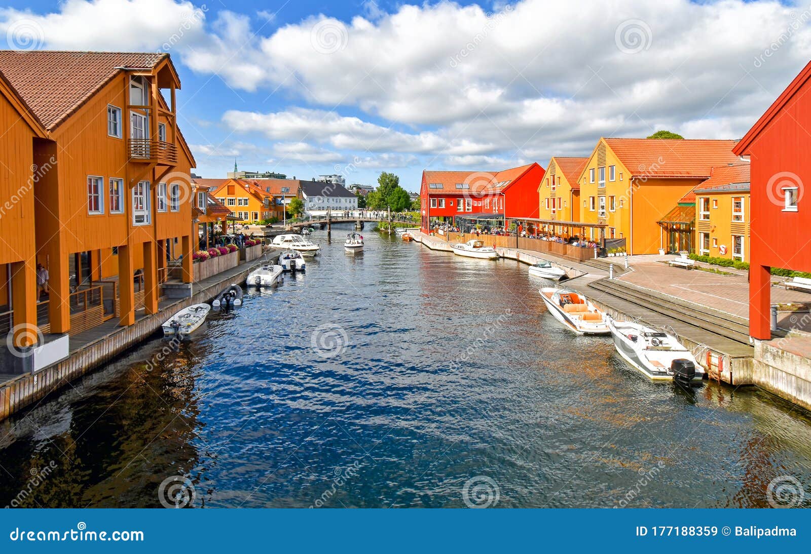 https://mdw-travel-data-us-east-1.s3.amazonaws.com/img/country/Norway/Fiskebrygga/img_03.jpg