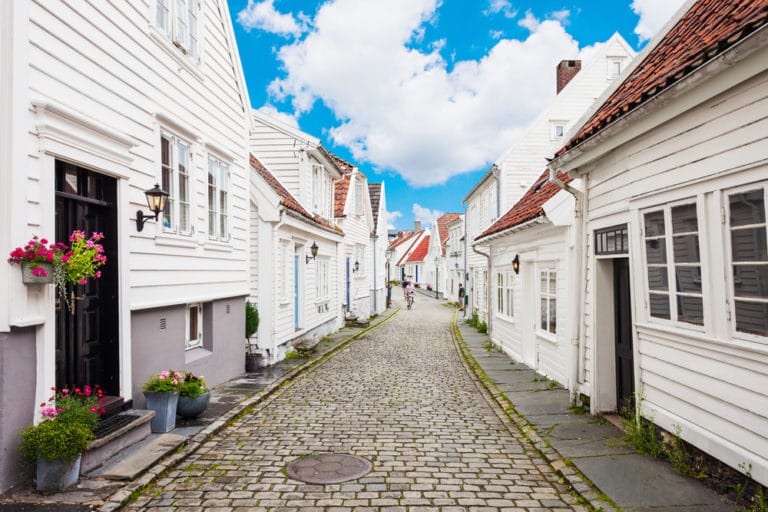 https://mdw-travel-data-us-east-1.s3.amazonaws.com/img/country/Norway/Gamle-Stavanger/img_02.jpg