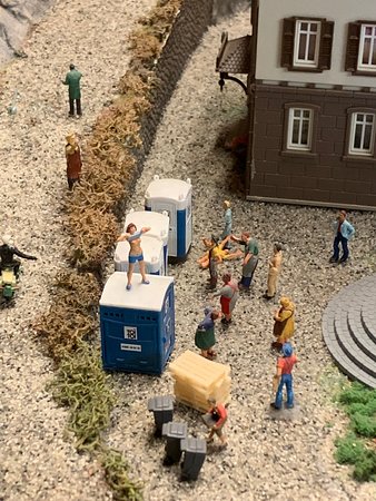 https://mdw-travel-data-us-east-1.s3.amazonaws.com/img/country/Norway/Gamlebyen-Miniature-Railroad/img_02.jpg
