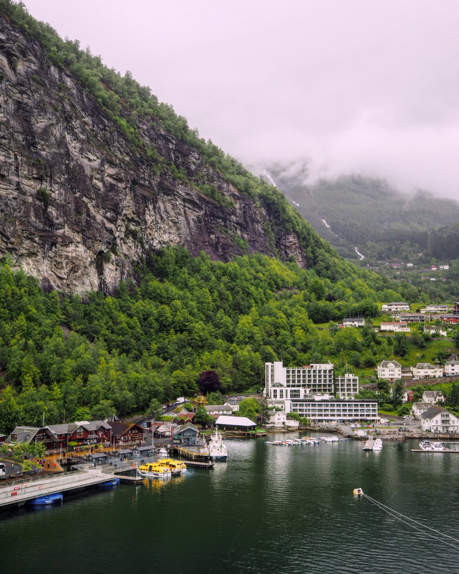 https://mdw-travel-data-us-east-1.s3.amazonaws.com/img/country/Norway/Geiranger-Fjord/img_03.jpg