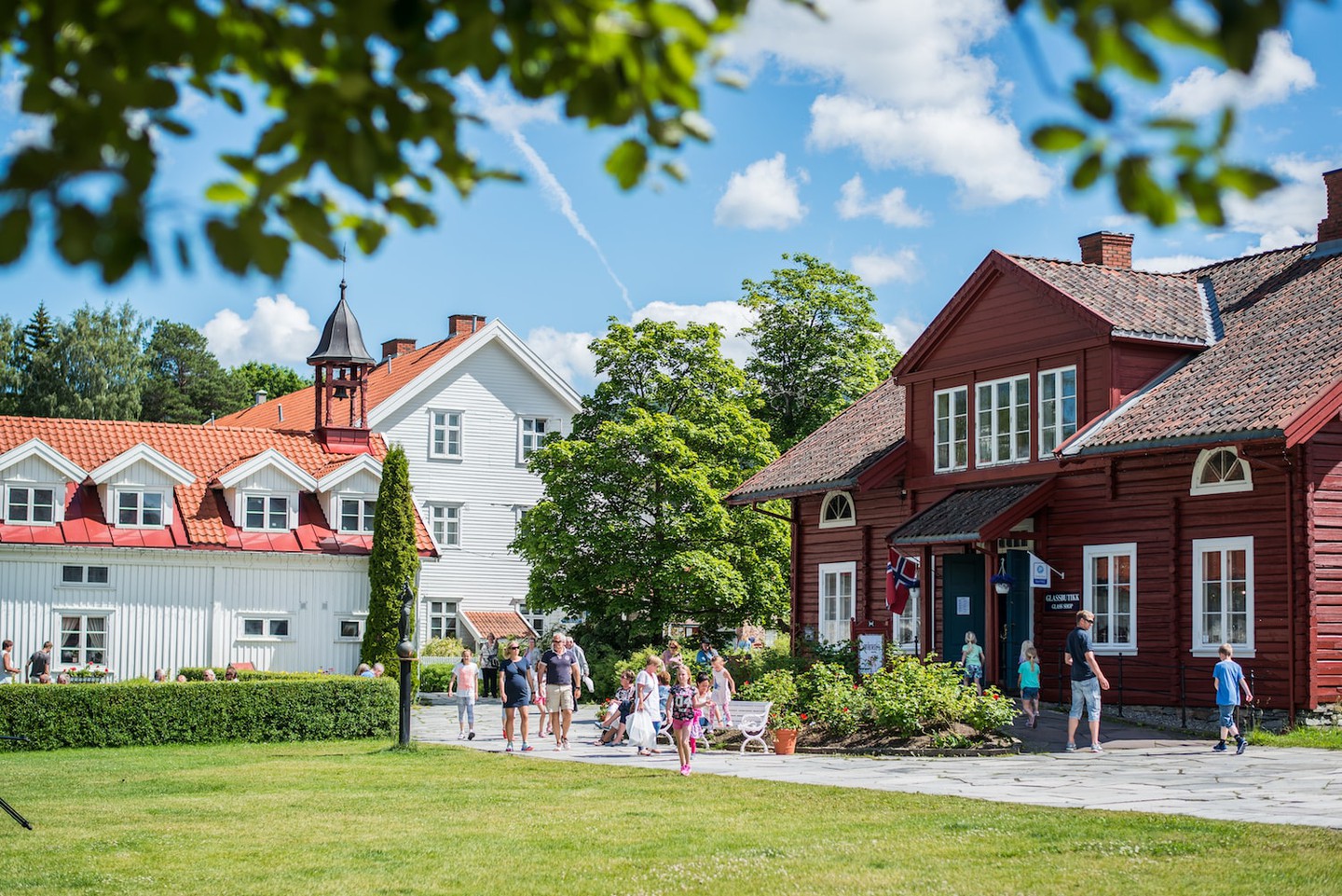 https://mdw-travel-data-us-east-1.s3.amazonaws.com/img/country/Norway/Hadeland-Glassverk/img_00.jpg