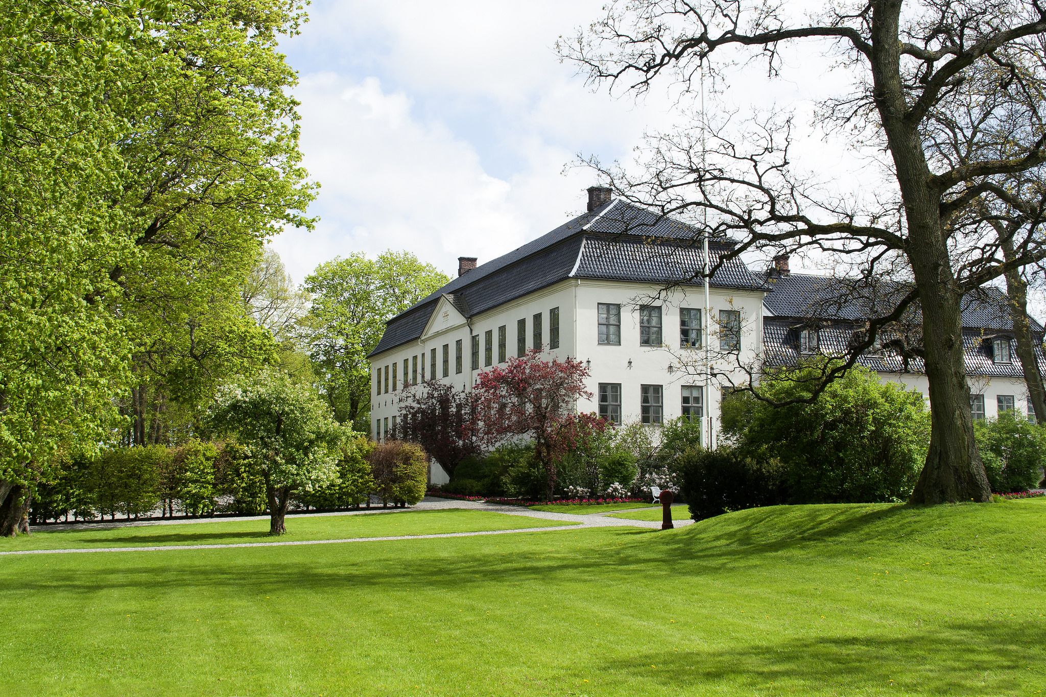https://mdw-travel-data-us-east-1.s3.amazonaws.com/img/country/Norway/Hafslund-Manor/img_02.jpg